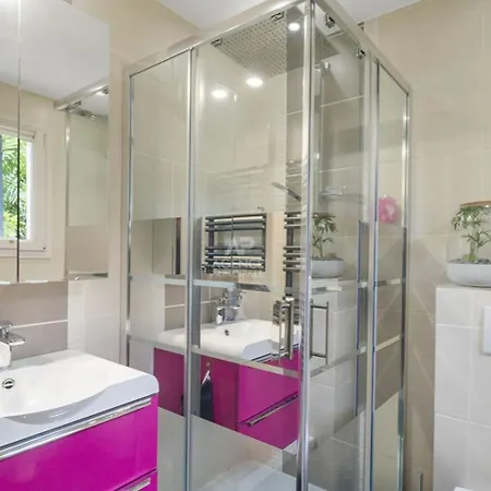 Holiday home Charming House, 7p, 25mn Paris Center, Swimming Pool Houilles