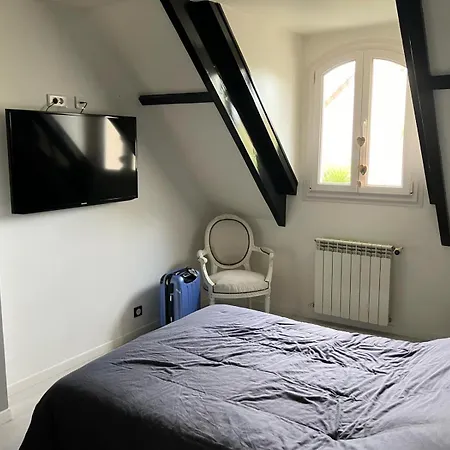 Charming House, 7p, 25mn Paris Center, Swimming Pool Holiday home *