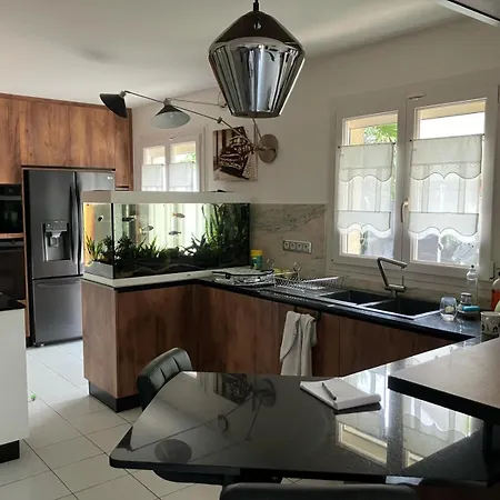Holiday home Charming House, 7p, 25mn Paris Center, Swimming Pool *