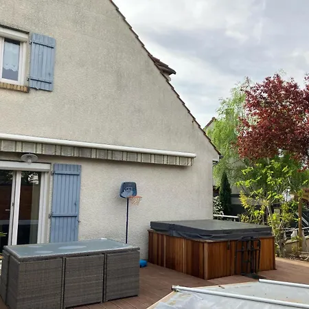 Holiday home Charming House, 7p, 25mn Paris Center, Swimming Pool *