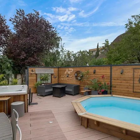 Charming House, 7p, 25mn Paris Center, Swimming Pool Holiday home