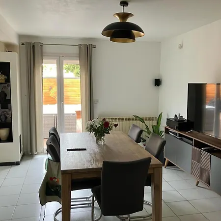 Charming House, 7p, 25mn Paris Center, Swimming Pool Holiday home *